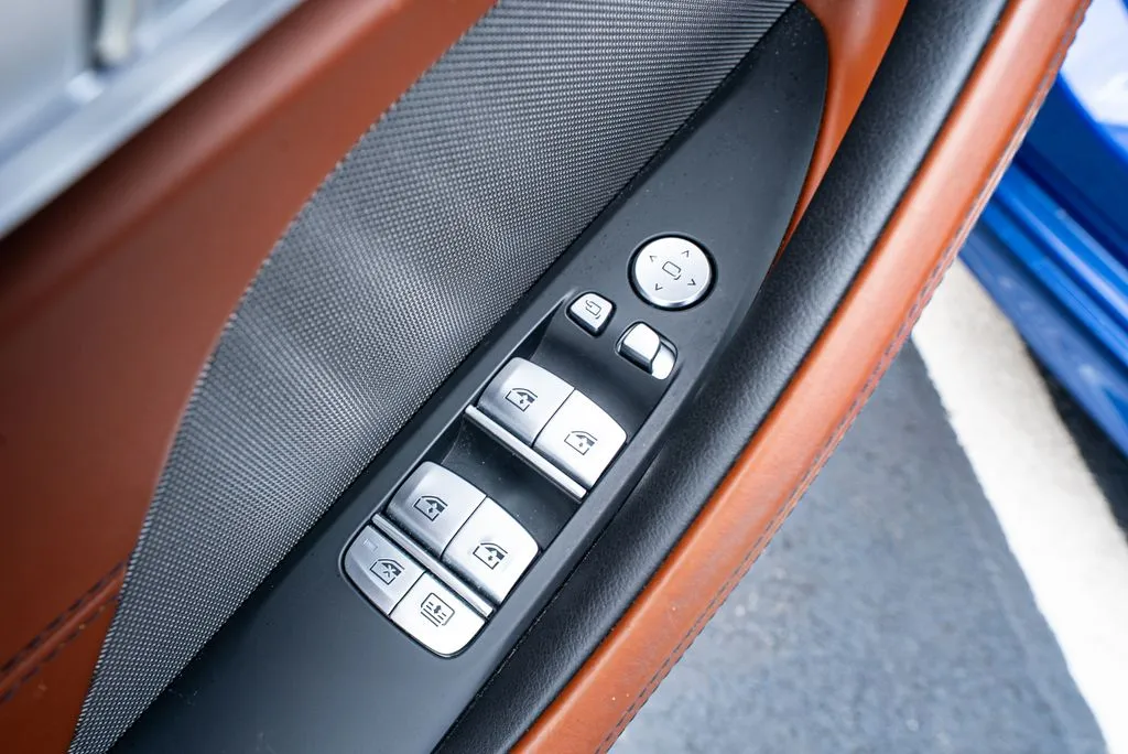 BMW 8 Series photo 30