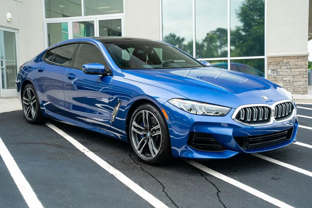 BMW 8 Series photo 8