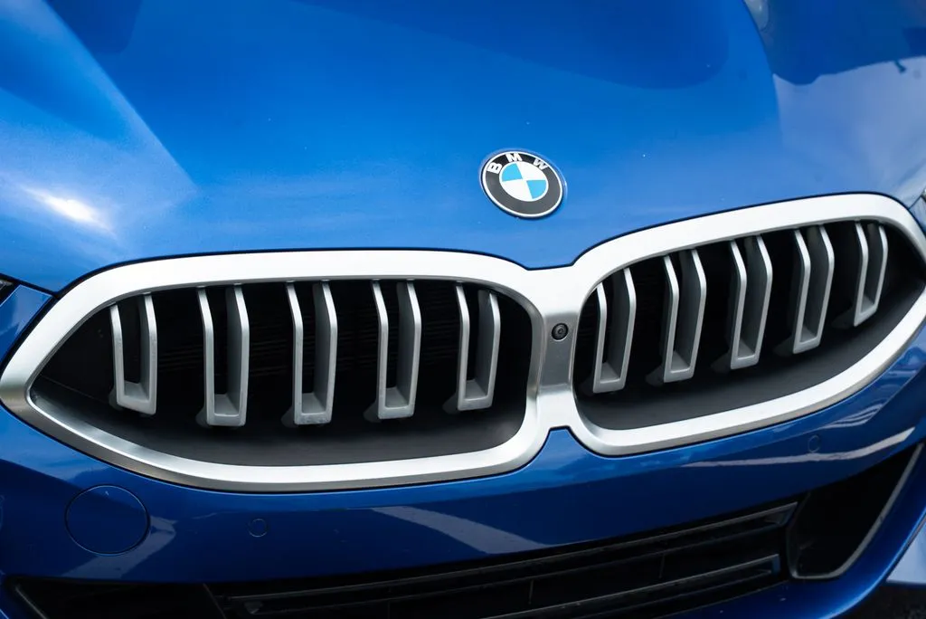BMW 8 Series photo 6