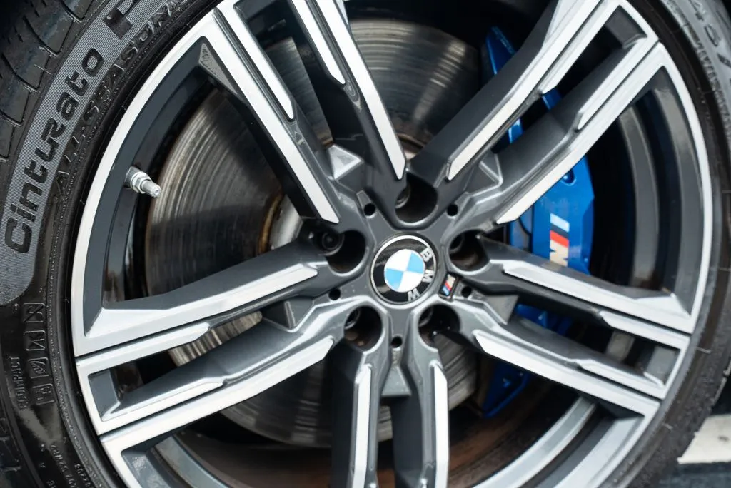 BMW 8 Series photo 24