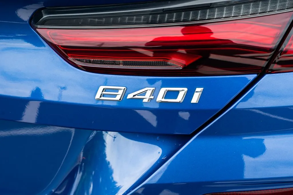 BMW 8 Series photo 16