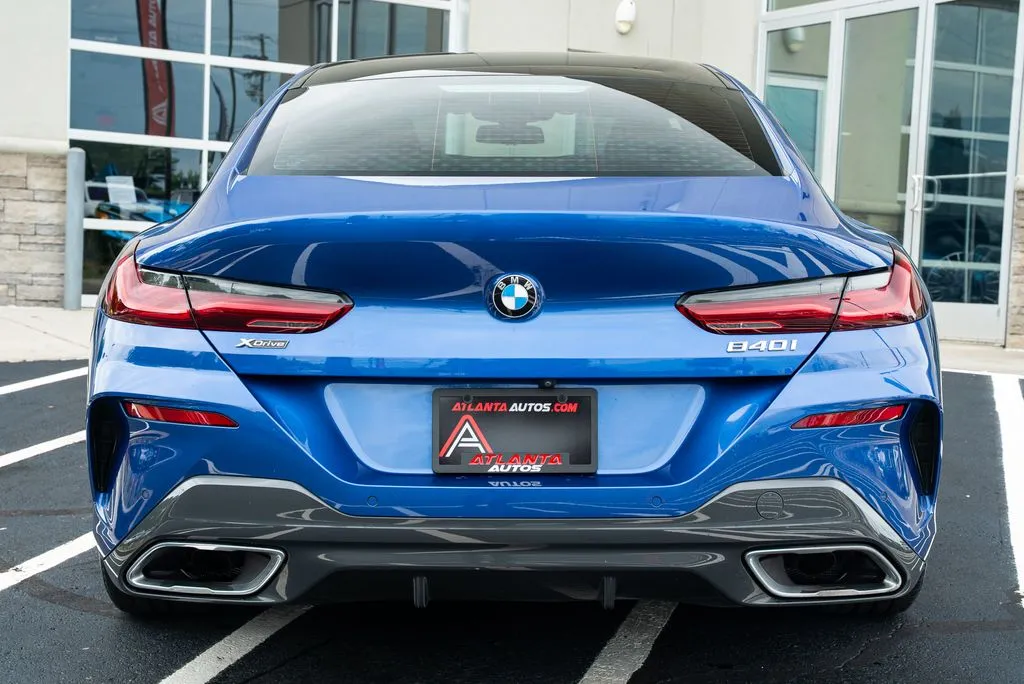 BMW 8 Series photo 17
