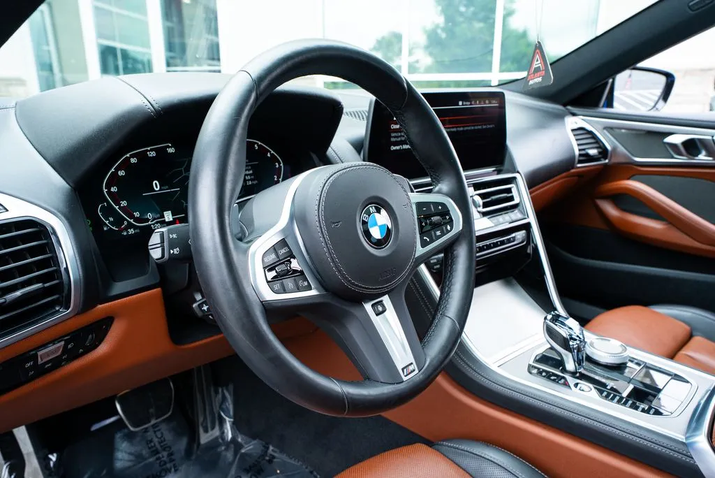 BMW 8 Series photo 32