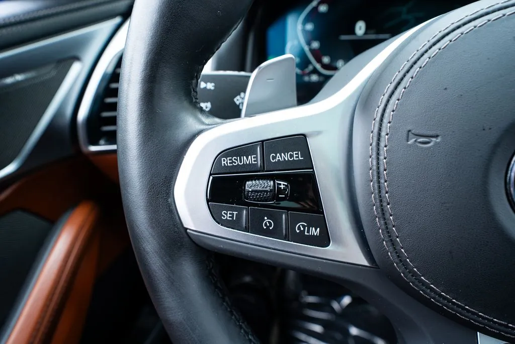 BMW 8 Series photo 36