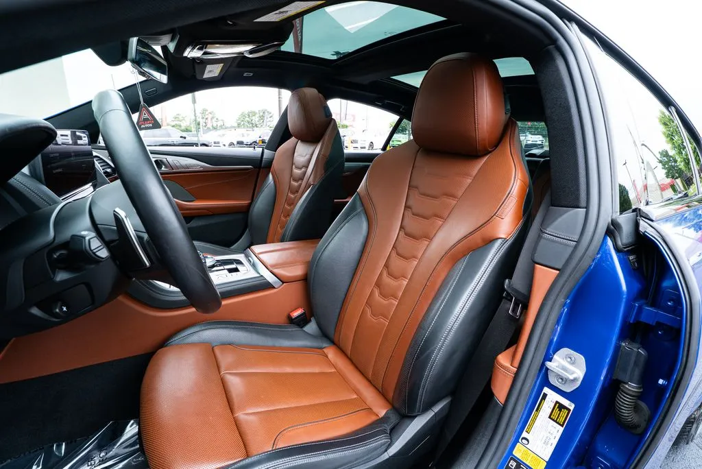 BMW 8 Series photo 33