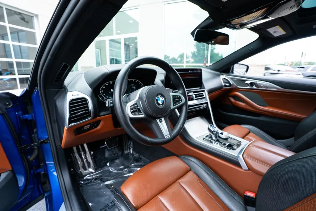 BMW 8 Series photo 31