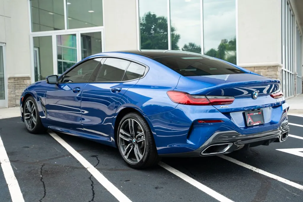 BMW 8 Series photo 18