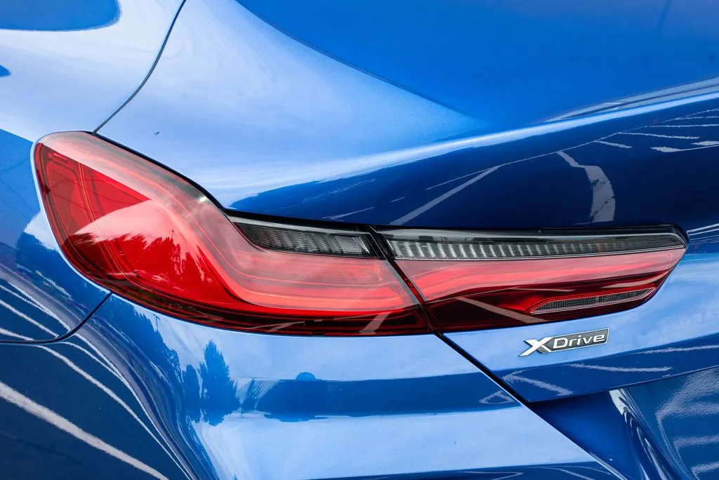 BMW 8 Series photo 19
