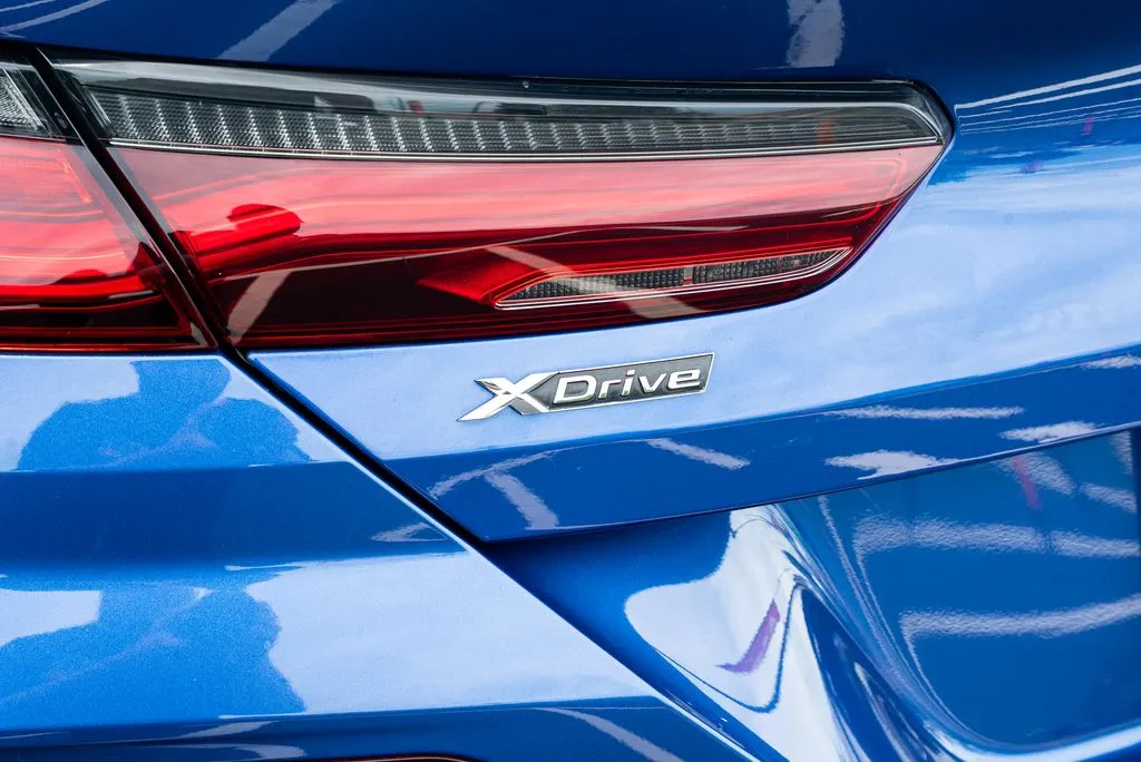BMW 8 Series photo 21