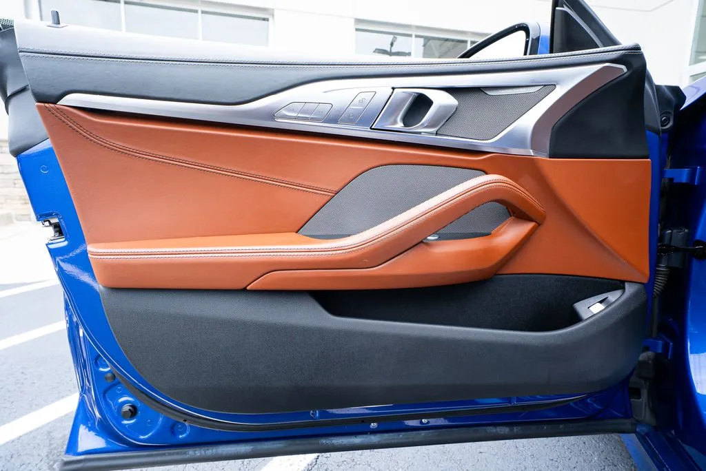 BMW 8 Series photo 27