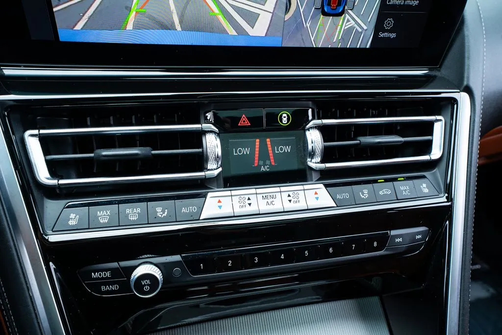 BMW 8 Series photo 42