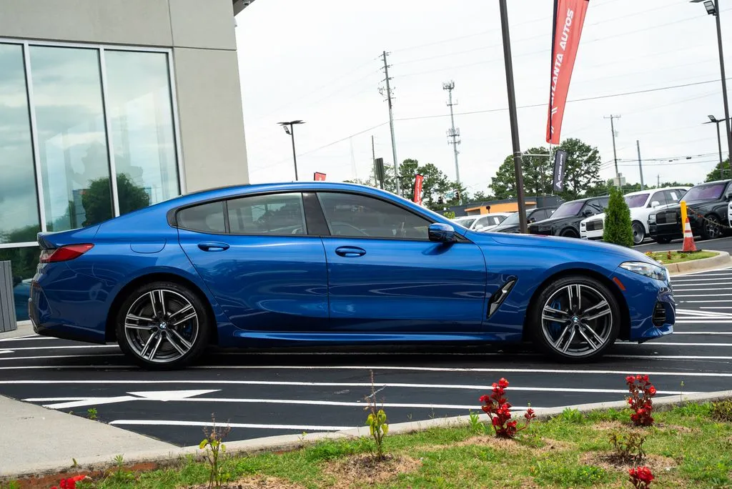 BMW 8 Series photo 11
