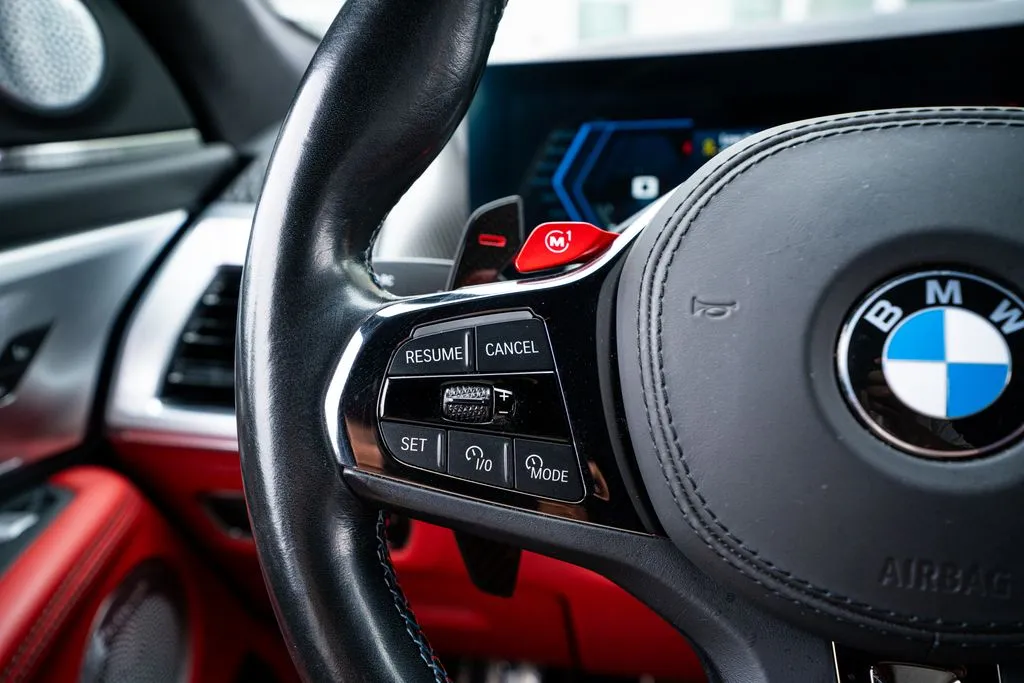 BMW XM photo 36