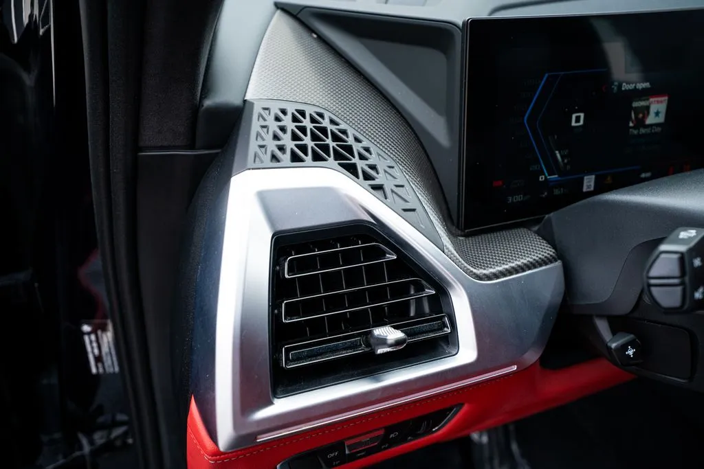 BMW XM photo 32