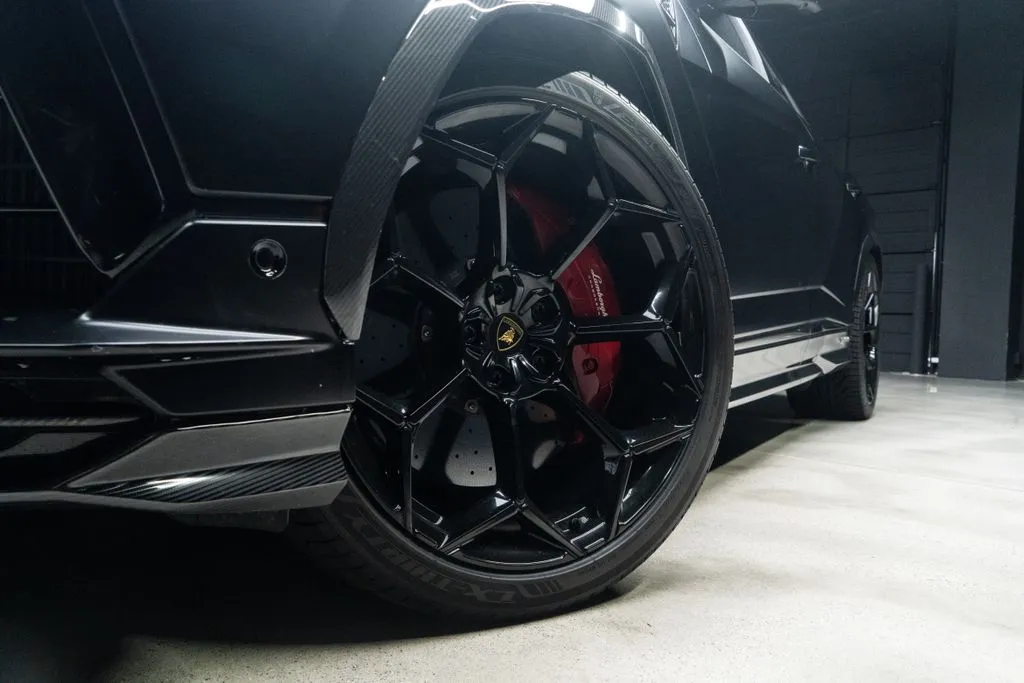 Lamborghini Urus photo 3