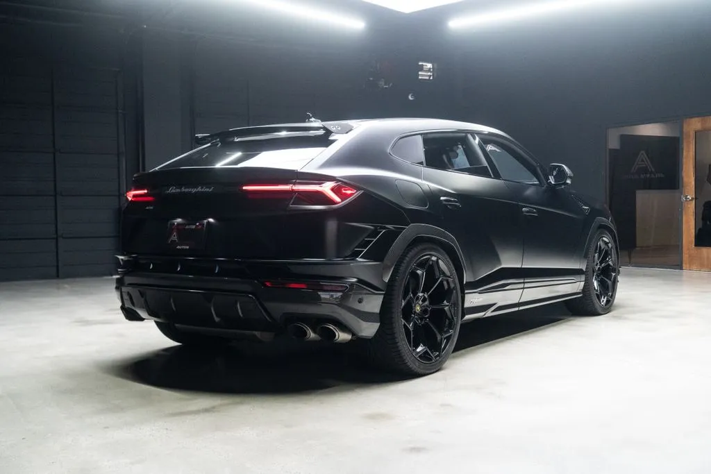 Lamborghini Urus photo 16