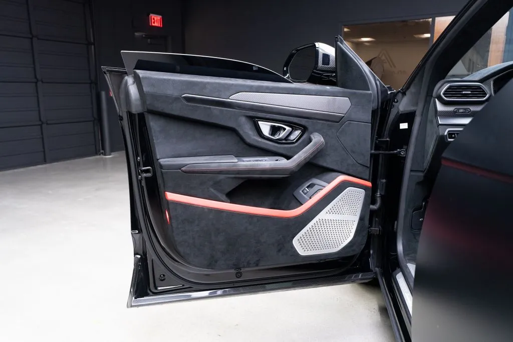 Lamborghini Urus photo 25