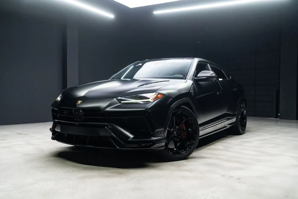 Lamborghini Urus photo 2