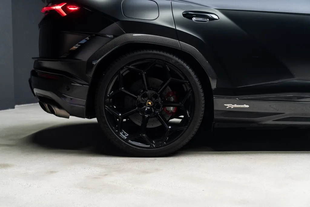 Lamborghini Urus photo 14