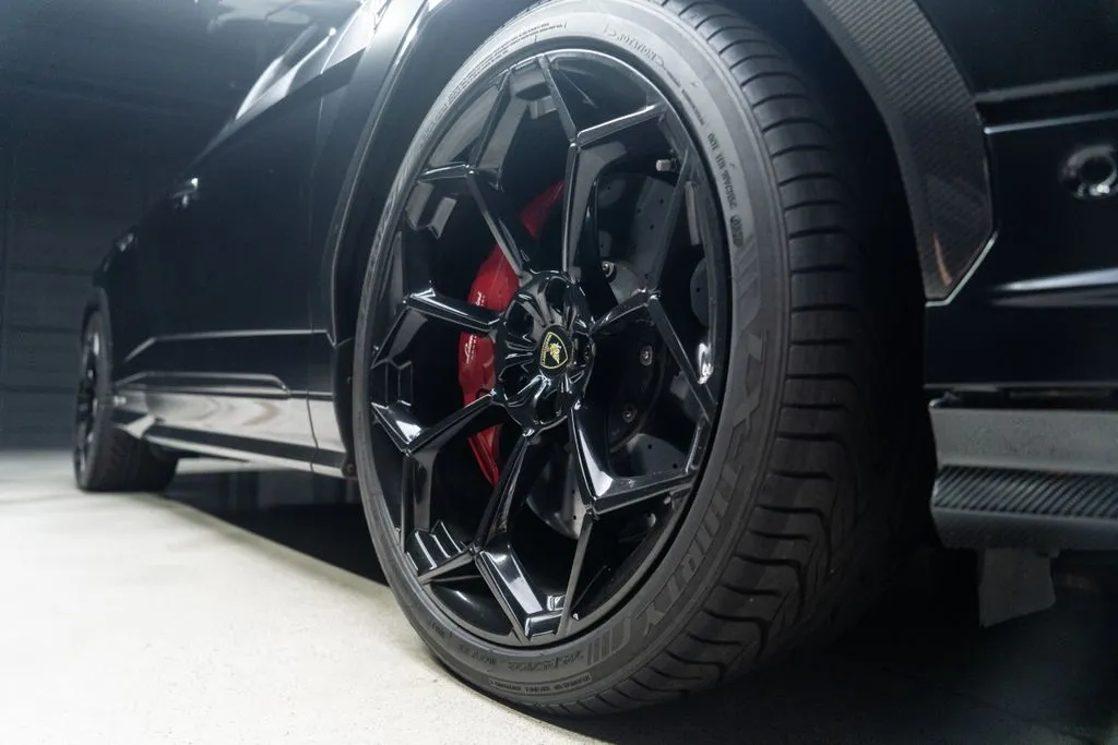 Lamborghini Urus photo 8