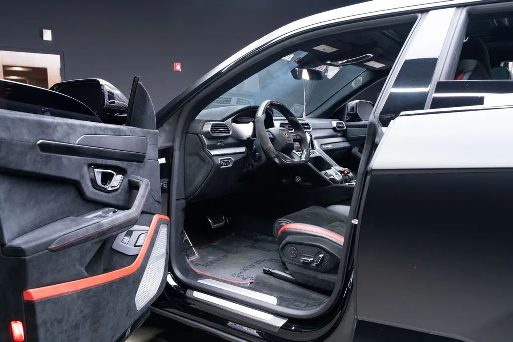 Lamborghini Urus photo 24
