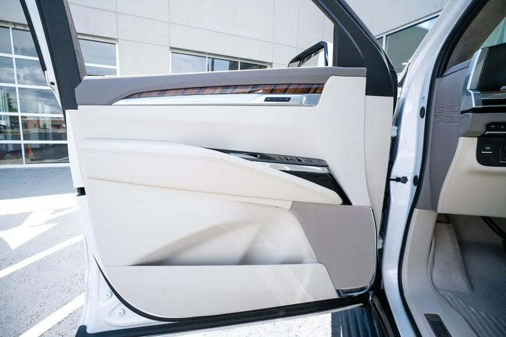 Cadillac Escalade photo 26
