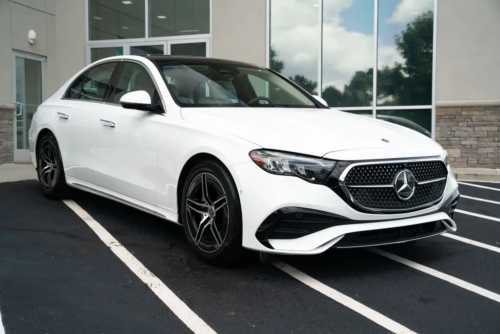 Mercedes-Benz E-Class photo 8