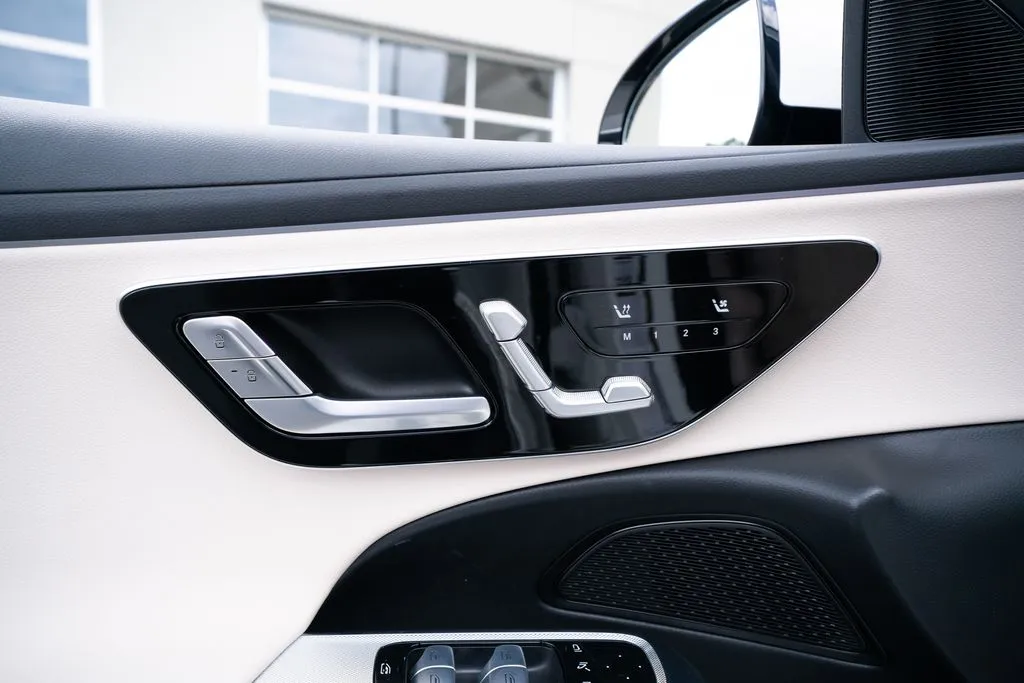 Mercedes-Benz E-Class photo 29