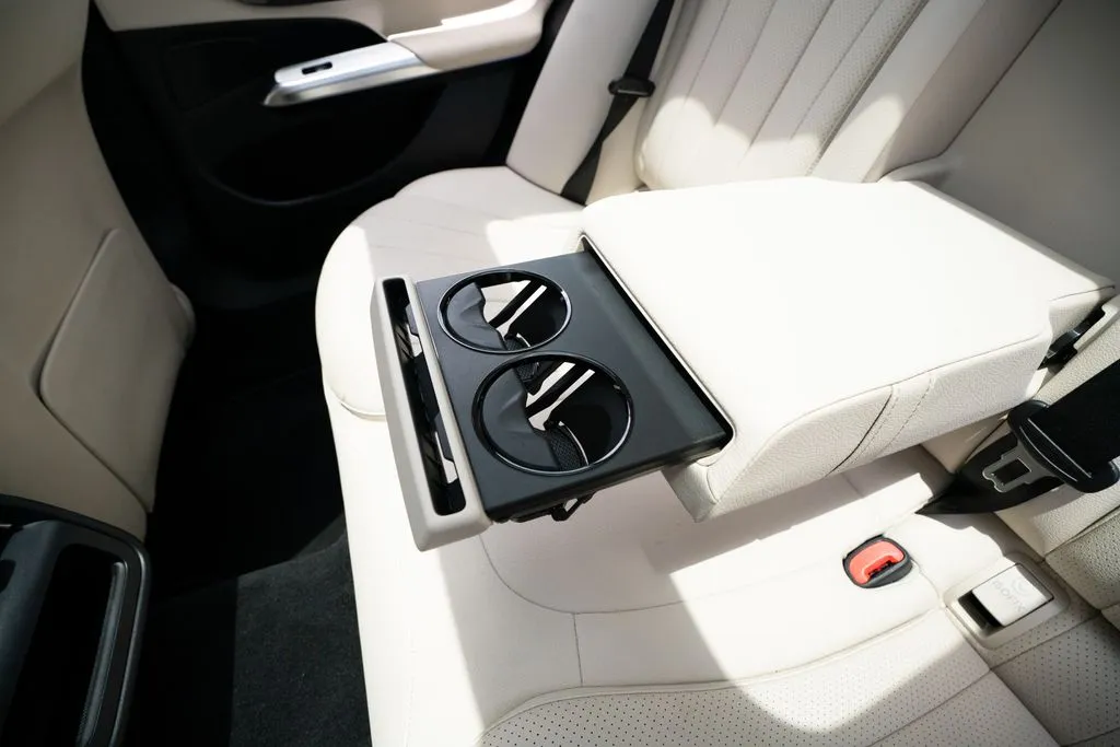 Mercedes-Benz E-Class photo 51