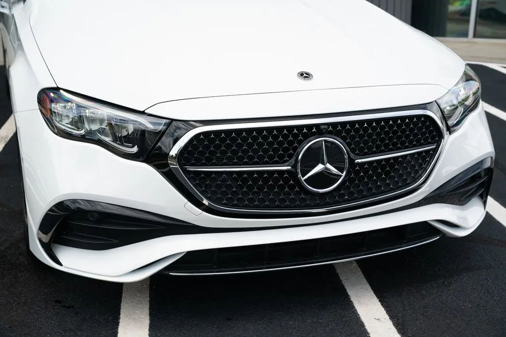 Mercedes-Benz E-Class photo 5