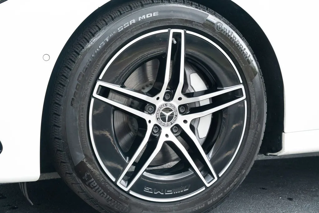 Mercedes-Benz E-Class photo 26