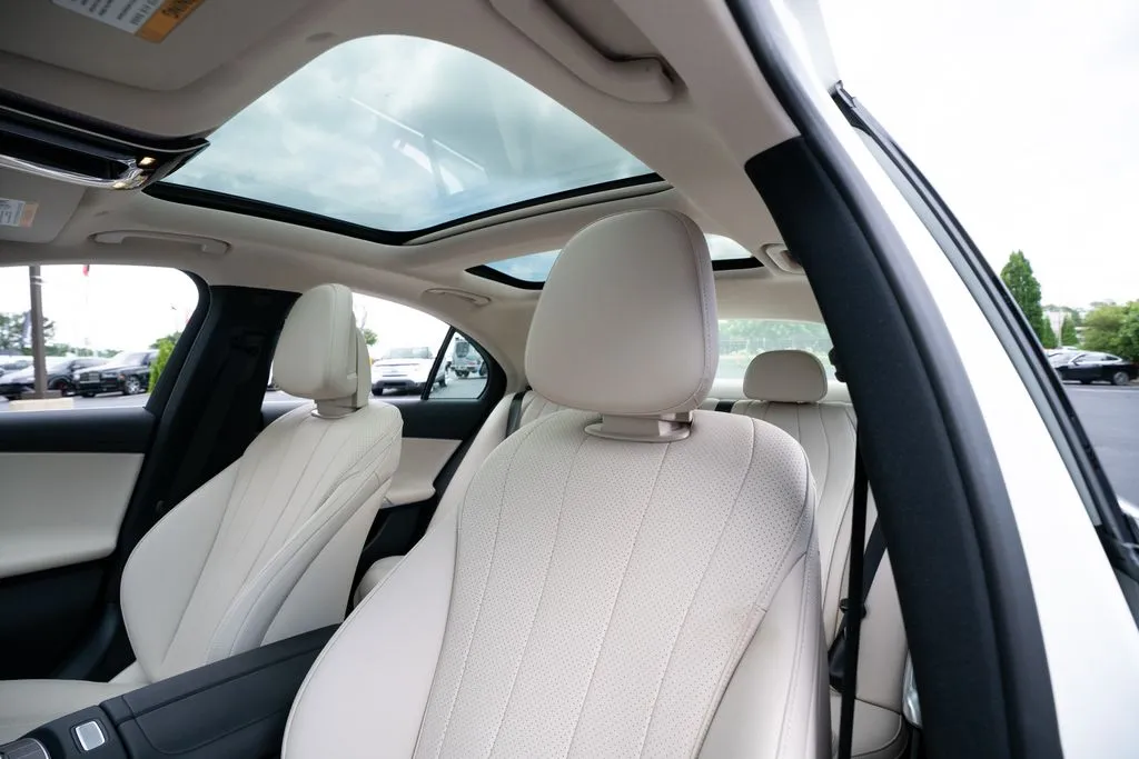 Mercedes-Benz E-Class photo 35