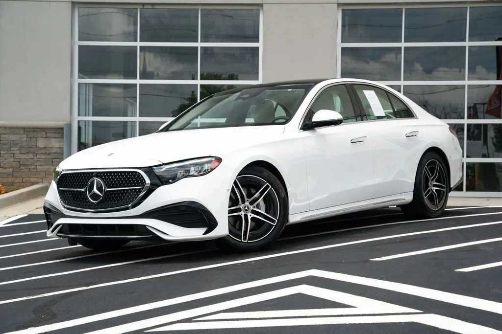 Mercedes-Benz E-Class photo 2