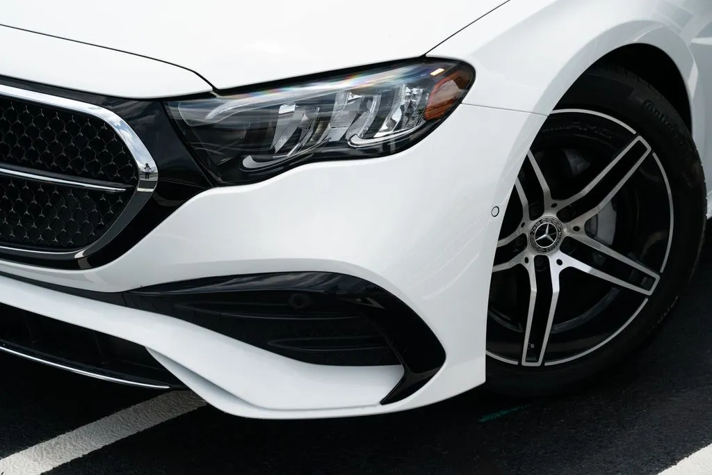 Mercedes-Benz E-Class photo 3