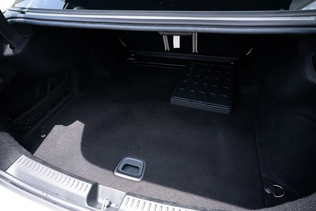 Mercedes-Benz E-Class photo 53