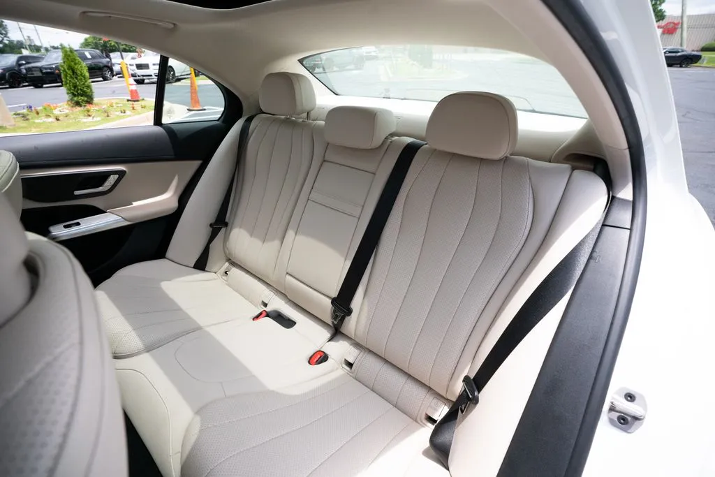 Mercedes-Benz E-Class photo 48