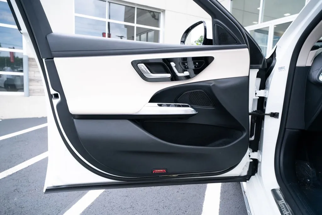 Mercedes-Benz E-Class photo 28