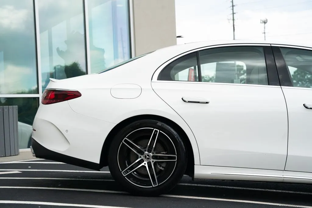 Mercedes-Benz E-Class photo 13