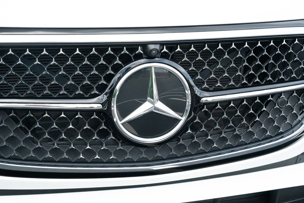 Mercedes-Benz E-Class photo 6