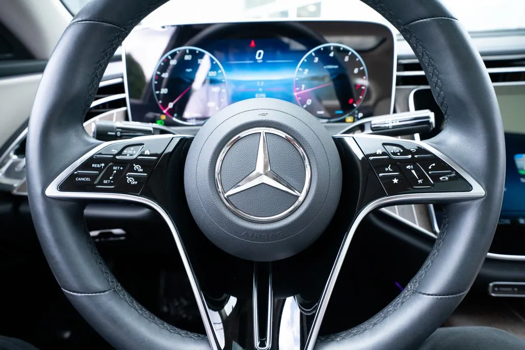 Mercedes-Benz E-Class photo 37