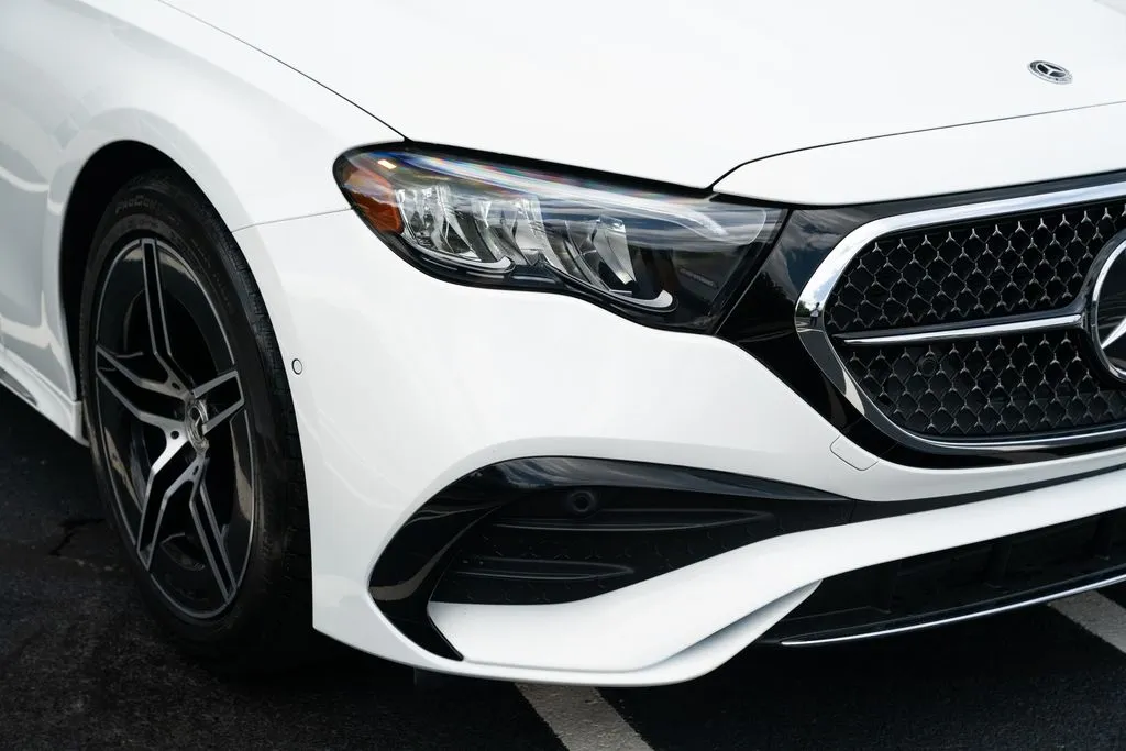 Mercedes-Benz E-Class photo 9