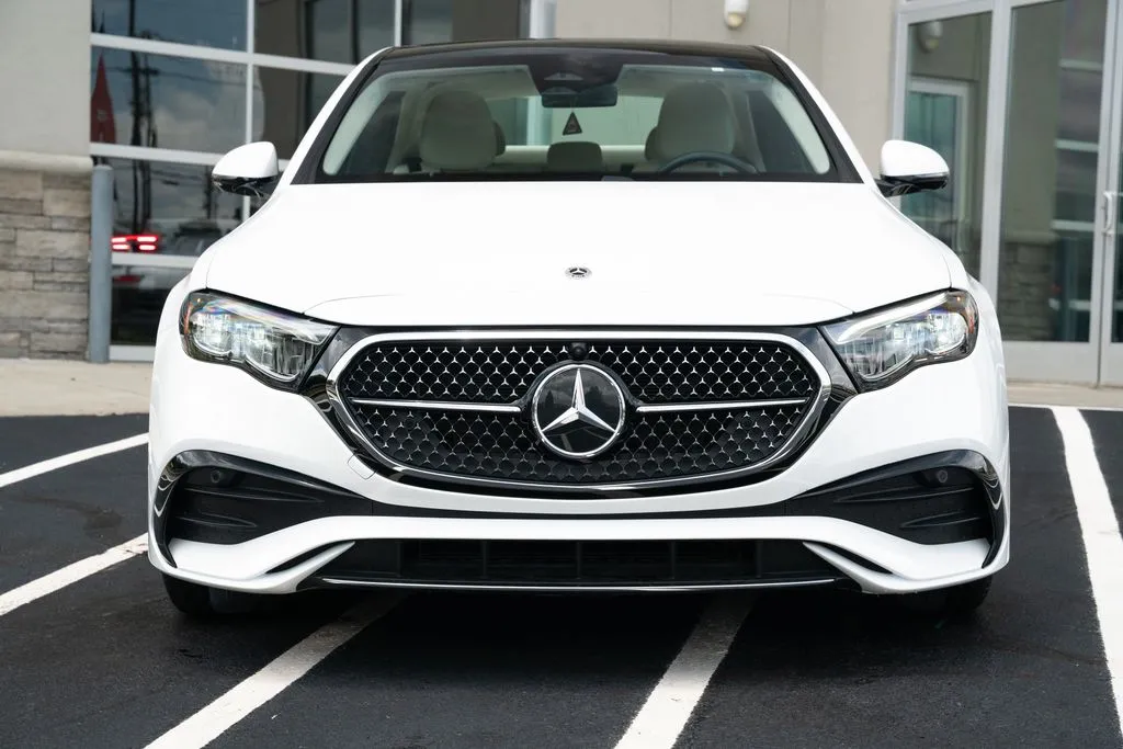 Mercedes-Benz E-Class photo 4