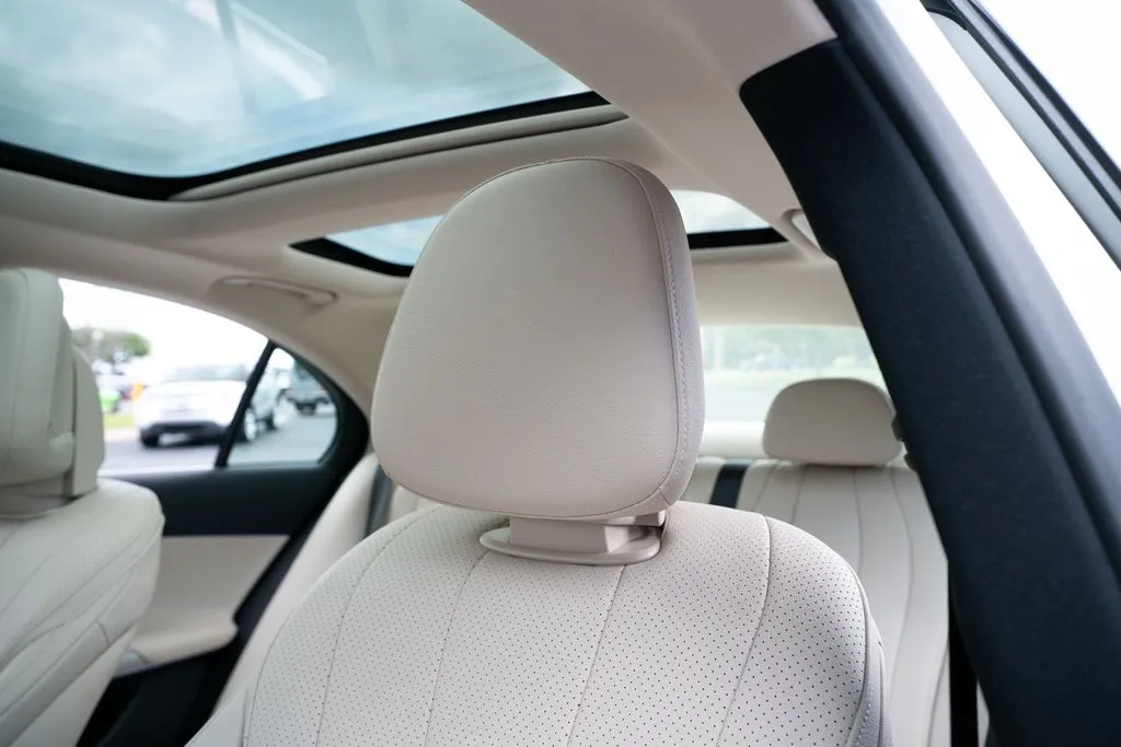 Mercedes-Benz E-Class photo 36