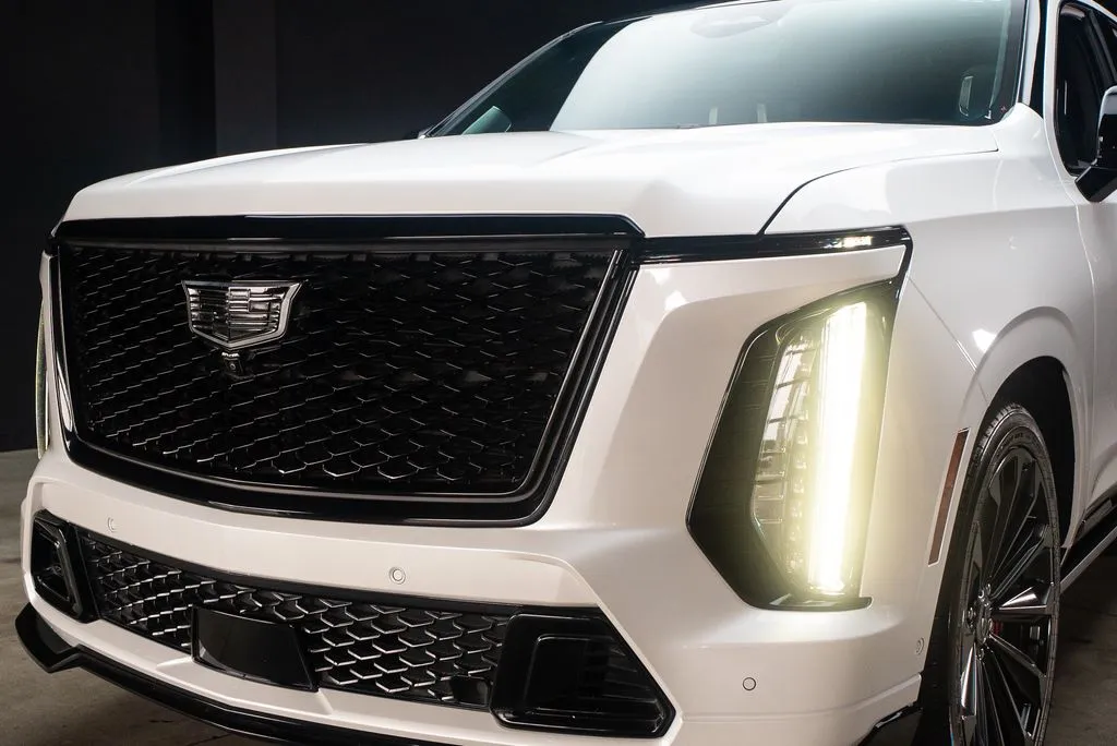 Cadillac Escalade photo 2