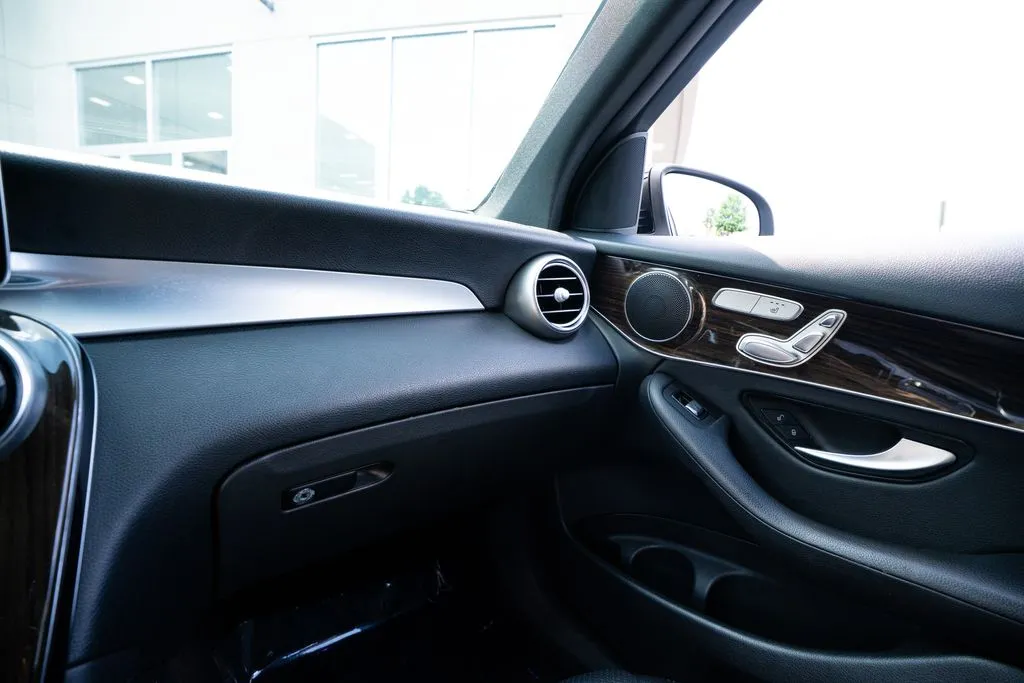 Mercedes-Benz GLC photo 41