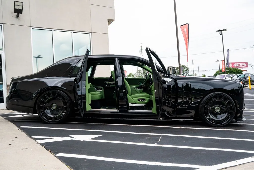 2023 Rolls-Royce Phantom Base - Photo 13