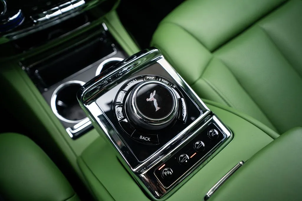 2023 Rolls-Royce Phantom Base - Photo 46