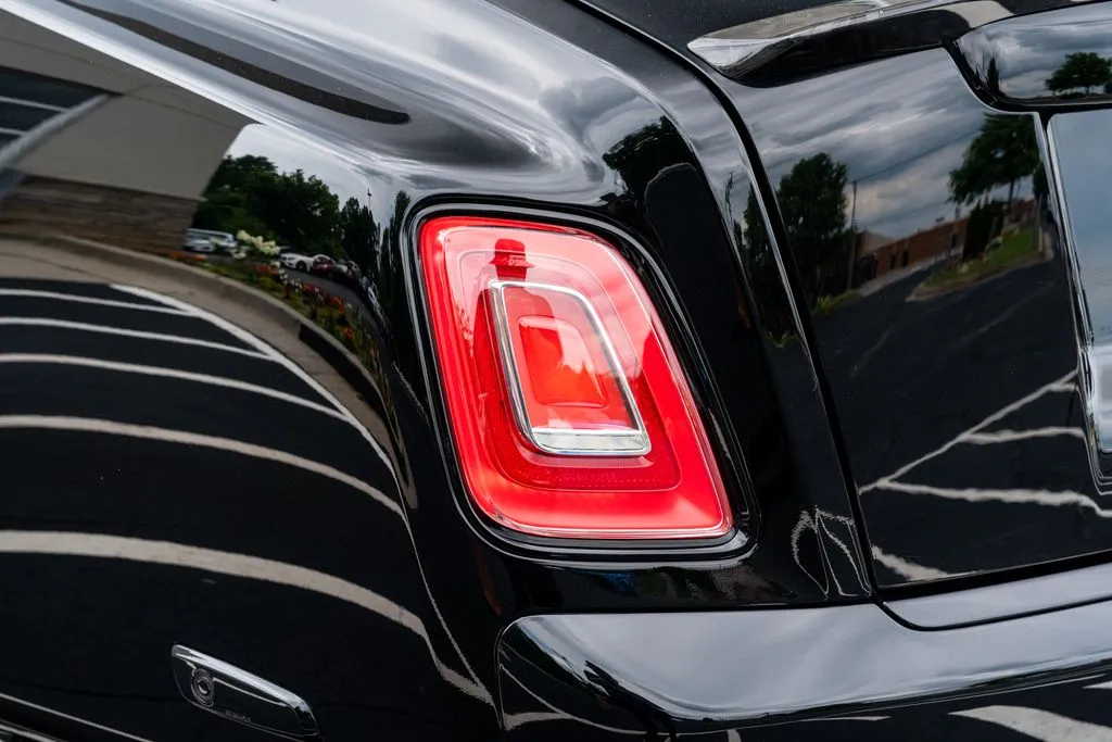 2023 Rolls-Royce Phantom Base - Photo 20