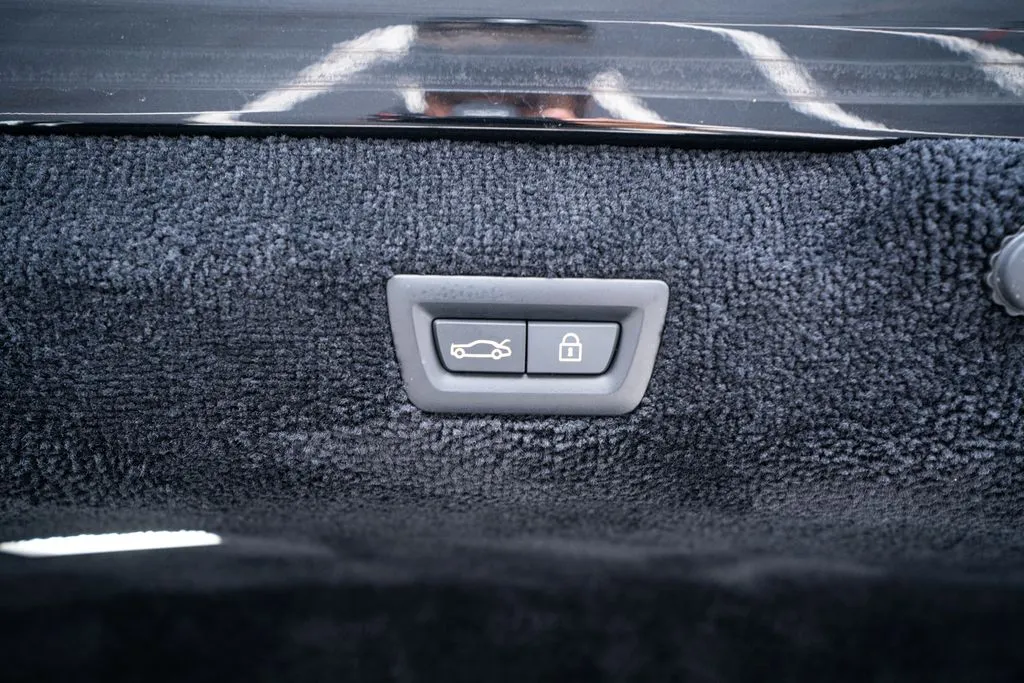 2023 Rolls-Royce Phantom Base - Photo 64