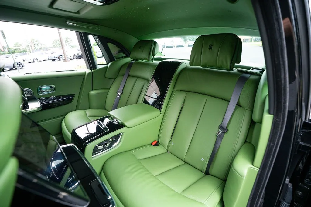 2023 Rolls-Royce Phantom Base - Photo 54